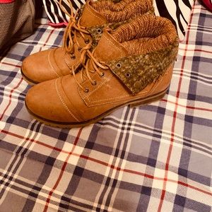 Woman’s Boots size 9